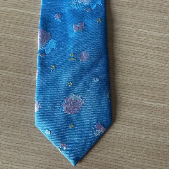 💕2/$30💕Thomas Pink Floral 100% Silk Blue Tie - Picture 2 of 7